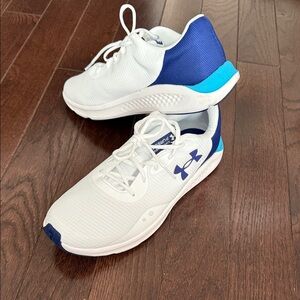 NWOT Under Armour Men’s White and Blue Charged Pursuit Running Shoes 10.5